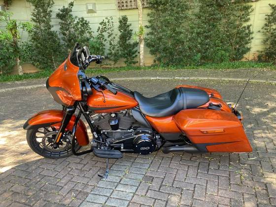 HARLEY-DAVIDSON STREET GLIDE SPECIAL 